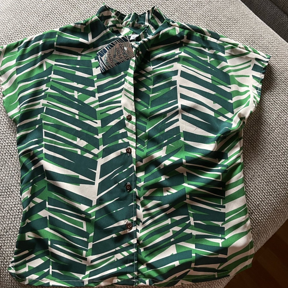 NWT Manuhealii 2021 Areca Palm Mandarin Collar Top